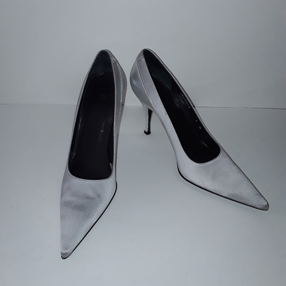 Vera Wang Matte Satin Heels - Picture 5 of 6